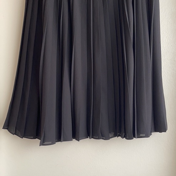 Express Black Pleated Knee Length Midi Skirt, Size S - Picture 3 of 8